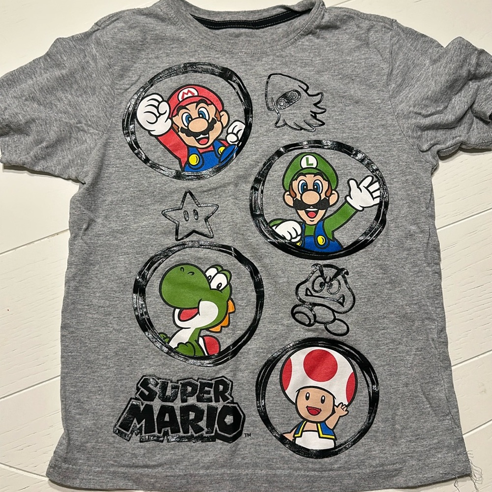 10/$10 super Mario shirt size 8 medium